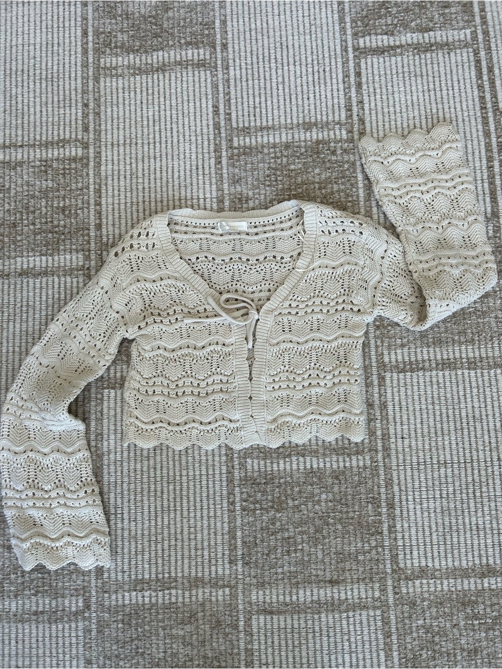 Crochet Wave Knit Cardigan in Cream Size Small Like New